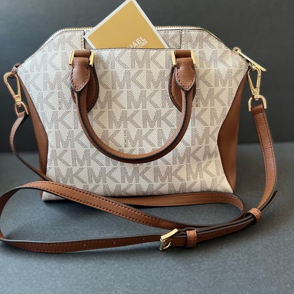 Michael Kors Bags Nwt Michael Kors Coraline Medium Messenger